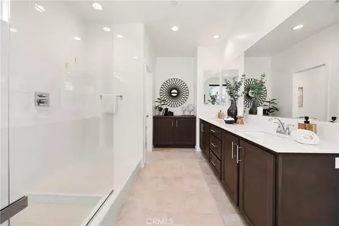 Bath - 32246 Hillstone St, Temecula, CA 92591 photo 1 of 3