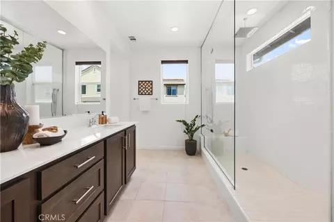 Bath - 32246 Hillstone St, Temecula, CA 92591 photo 2 of 3