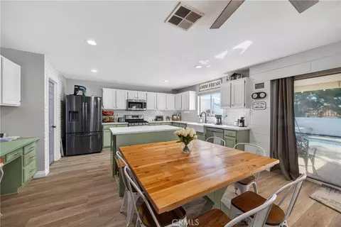 Kitchen - 33938 Abbey Rd, Temecula, CA 92592 photo 3 of 3