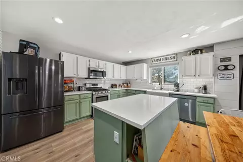 Kitchen - 33938 Abbey Rd, Temecula, CA 92592 photo 2 of 3