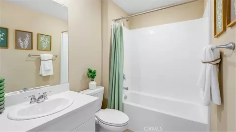 Bath - 1725 Phantom Ln, Rialto, CA 92376 photo 1 of 2