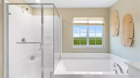 Bath - 1725 Phantom Ln, Rialto, CA 92376 photo 2 of 2