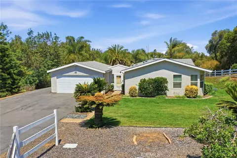 2726 Ramona Dr, Vista, CA 92084