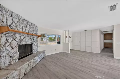 Living - 8167 Windsor Ave, Hesperia, CA 92345 photo 4 of 6