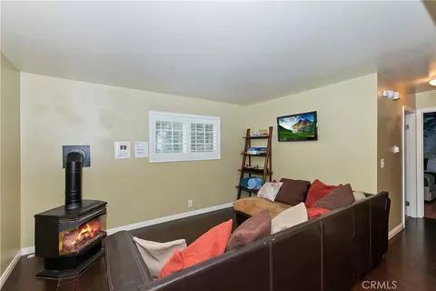 Living - 24032 Alpine Dr, Crestline, CA 92325 photo 5 of 9