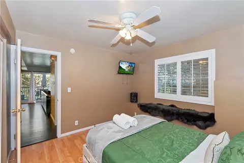 Bedroom - 24032 Alpine Dr, Crestline, CA 92325 photo 3 of 9