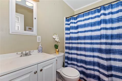 Bath - 24032 Alpine Dr, Crestline, CA 92325 photo 1 of 2