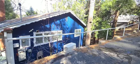 Exterior - 24032 Alpine Dr, Crestline, CA 92325 photo 7 of 8
