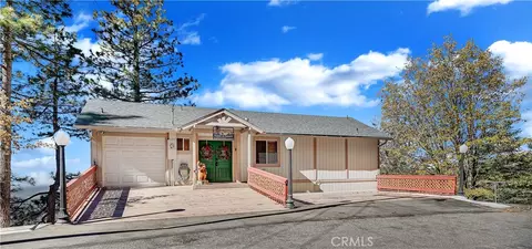 30895 Summit Dr, Running Springs, CA 92382