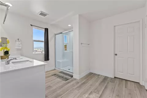 Bath - 30342 Singer Ln, Menifee, CA 92584 photo 2 of 4
