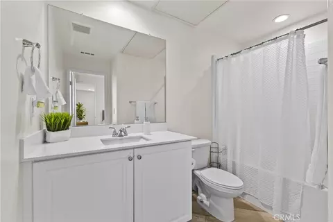 Bath - 30342 Singer Ln, Menifee, CA 92584 photo 1 of 4