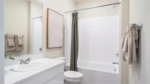 Bath - 17883 Mckenzie Ct, Hesperia, CA 92345 photo 1 of 1