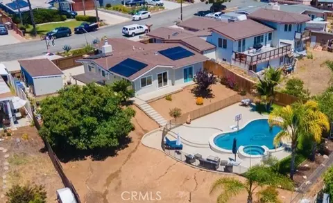 325 Salina Ct, Vista, CA 92083
