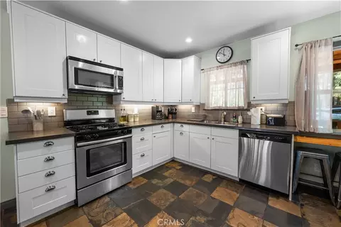 Kitchen - 920 Tinkerbell, Big Bear City, CA 92314 photo 2 of 2
