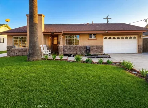 342 E Gilmore Dr, Corona, CA 92879