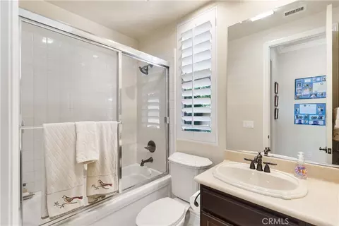 Bath - 3349 Mendenaro Ct, Fallbrook, CA 92028 photo 3 of 7