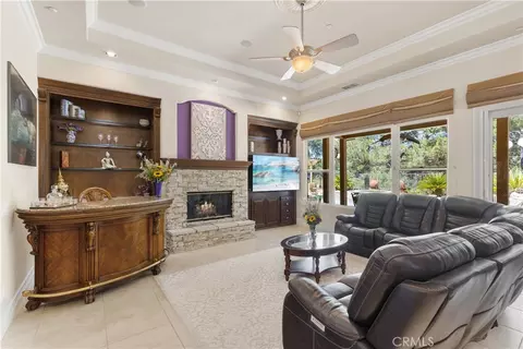 Living - 3349 Mendenaro Ct, Fallbrook, CA 92028 photo 2 of 3