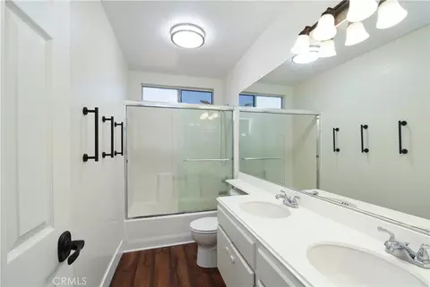 Bath - 33239 Corte Yaca, Temecula, CA 92592 photo 2 of 2