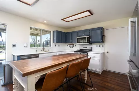 Kitchen - 33239 Corte Yaca, Temecula, CA 92592 photo 3 of 3