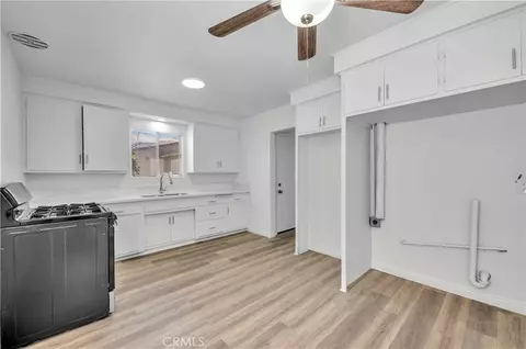 Entry Way - 346 E 6th, San Jacinto, CA 92583 photo 2 of 3