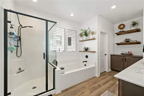 Bath - 32230 Penstemon Way, Temecula, CA 92591 photo 3 of 3