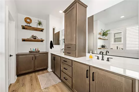 Bath - 32230 Penstemon Way, Temecula, CA 92591 photo 2 of 3