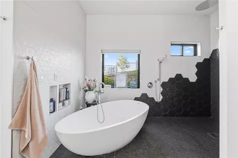Bath - 40371 Scanlon Rd, Temecula, CA 92592 photo 1 of 4
