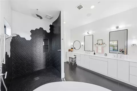 Bath - 40371 Scanlon Rd, Temecula, CA 92592 photo 2 of 4