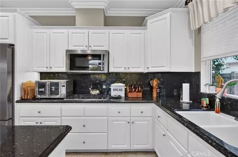Kitchen - 33743 Blue Water Way, Temecula, CA 92592 photo 3 of 5