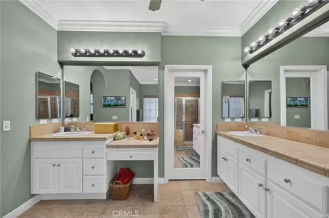 Bath - 33743 Blue Water Way, Temecula, CA 92592 photo 4 of 4