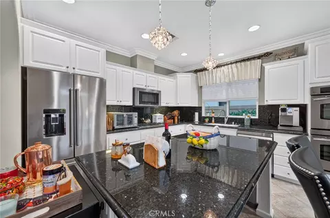 Kitchen - 33743 Blue Water Way, Temecula, CA 92592 photo 5 of 5