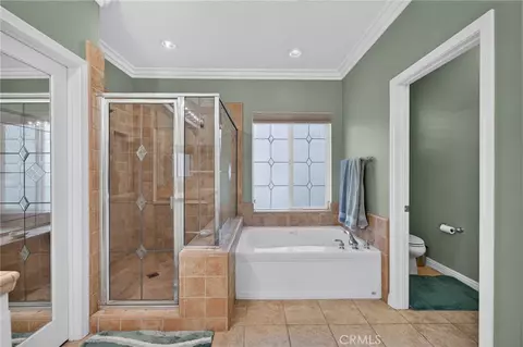 Bath - 33743 Blue Water Way, Temecula, CA 92592 photo 3 of 4