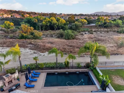 View/Area - 33743 Blue Water Way, Temecula, CA 92592 photo 2 of 6
