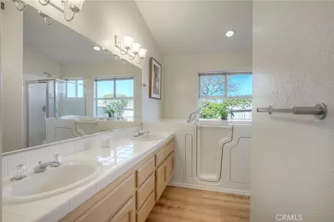 Bath - 854 Rivertree, Oceanside, CA 92058 photo 4 of 5