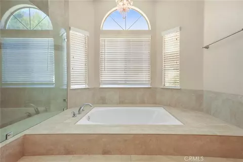 Bath - 31752 Poole Ct, Temecula, CA 92591 photo 2 of 4