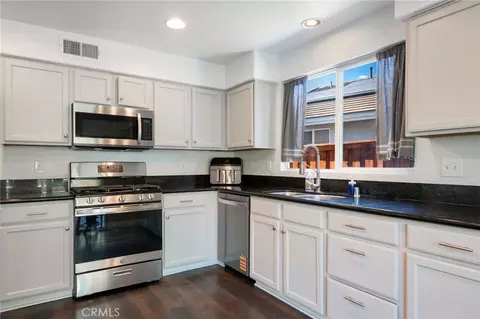 Kitchen - 43198 Corte Argento, Temecula, CA 92592 photo 2 of 2