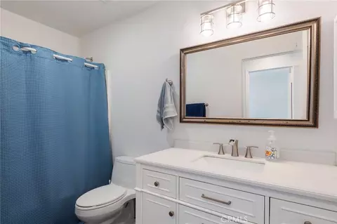 Bath - 43198 Corte Argento, Temecula, CA 92592 photo 3 of 3