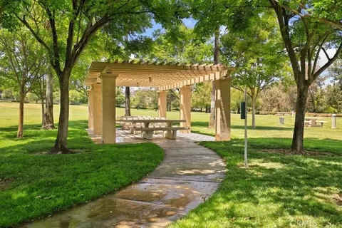 View/Area - 43198 Corte Argento, Temecula, CA 92592 photo 2 of 7