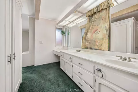 Bath - 10960 Treeside Ln, Escondido, CA 92026 photo 2 of 6