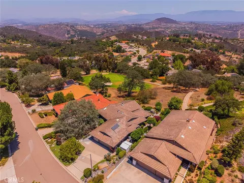 View/Area - 10960 Treeside Ln, Escondido, CA 92026 photo 5 of 6