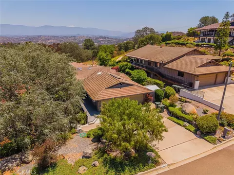 View/Area - 10960 Treeside Ln, Escondido, CA 92026 photo 3 of 6
