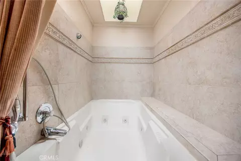Bath - 10960 Treeside Ln, Escondido, CA 92026 photo 5 of 6