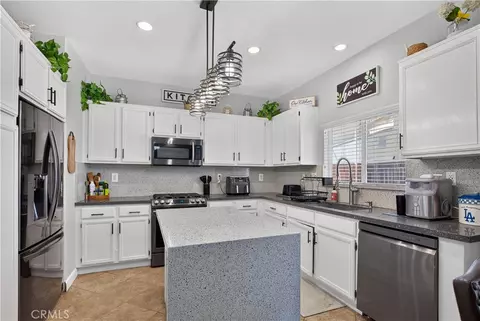 Kitchen - 1441 Albillo Loop, Perris, CA 92571 photo 2 of 4