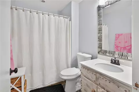 Bath - 1441 Albillo Loop, Perris, CA 92571 photo 1 of 3