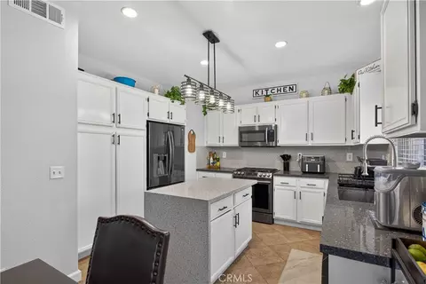 Kitchen - 1441 Albillo Loop, Perris, CA 92571 photo 3 of 4