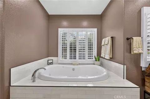 Bath - 26955 Corte Cristal, Temecula, CA 92590 photo 5 of 5