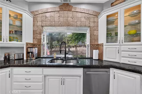 Kitchen - 26955 Corte Cristal, Temecula, CA 92590 photo 3 of 6