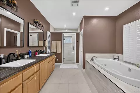 Bath - 26955 Corte Cristal, Temecula, CA 92590 photo 4 of 5