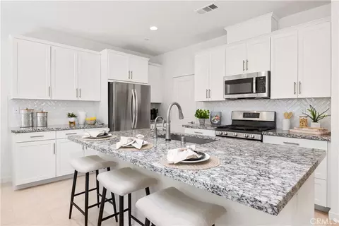 Kitchen - 32407 Brunello Way, Temecula, CA 92591 photo 5 of 6