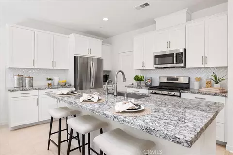 Kitchen - 32407 Brunello Way, Temecula, CA 92591 photo 5 of 7